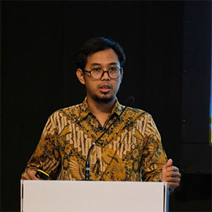 Picture of Hadian Sasmita, PhD, talking at a conference